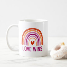 O Amor Vence Caneca Arco-íris Lésbica