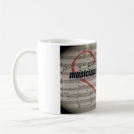 De Café O dueto dos músicos melhora a caneca