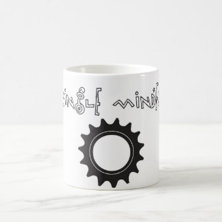 DE CAFÉ O SOLTEIRO OCUPOU-SE DA CANECA