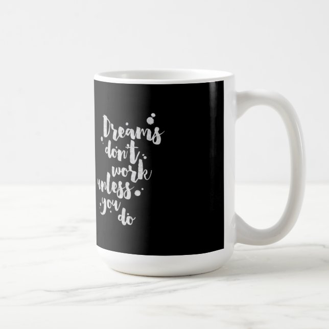 De Café Os sonhos não trabalham a menos que - caneca (Direita)
