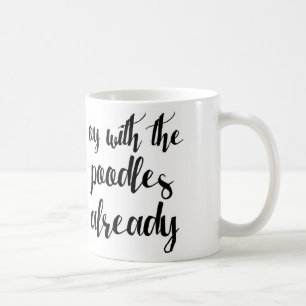 De Café Oy com a caneca das caniches