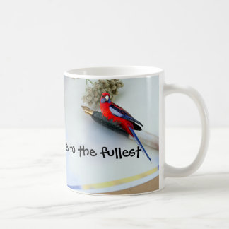 De Café Papagaio Vermelho em uma Caneca