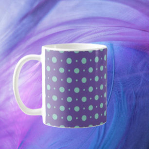 De Café Pontinhos Verde-azulados em Fundo Roxo na Caneca C