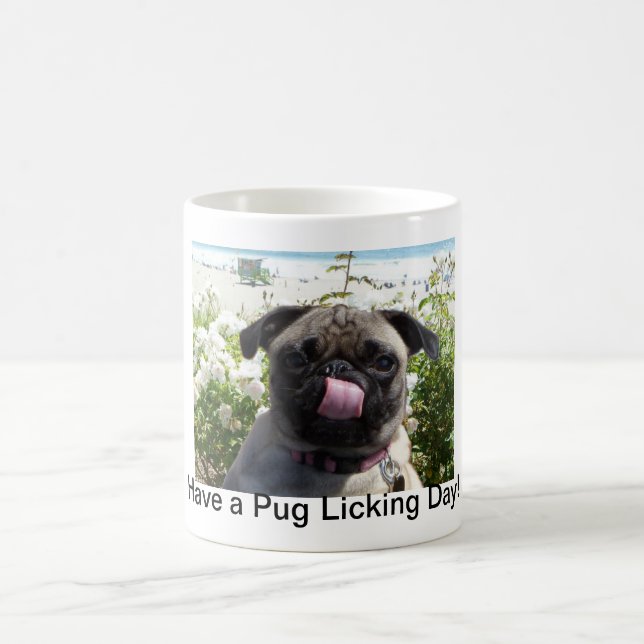 De Café Pug que lambe a caneca do dia (Centro)