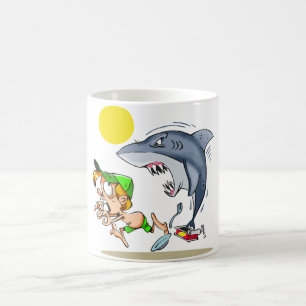 De Café Tubarão que persegue uma caneca do menino