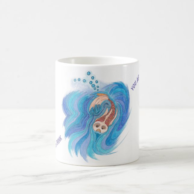 De Café Um intricado design FISH numa caneca (Centro)