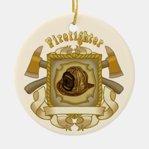 De Cerâmica FireFighter Ax Shield em volta do ornamento cerâmi