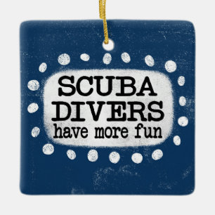 De Cerâmica Mergulhadores Scuba Têm Mais Ornamento Divertido