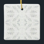 DE CERÂMICA ORNAMENTO CERÂMICO QUADRADO BATTENBURG LACE<br><div class="desc">O desenho neste enfeite de cerâmica quadrado BATTENBURG LACE é um detalhe cortado de um dos meus desenhos originais a lápis colorido, multiplicado digitalmente. A arte está dos dois lados. * Enfeites não são apenas para a árvore. Pendure isto de uma maçaneta ou em algum outro lugar para uma decoração...</div>