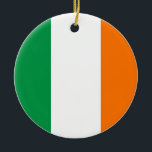 De Cerâmica Ornamento com pavilhão da Irlanda<br><div class="desc">Peço desculpa por esse lapso! Aqui está uma descrição mais detalhada para o ornamento com a bandeira da Irlanda: ### Ornament with Flag of Ireland: Celebre a beleza do eterno e a riqueza cultural da Irlanda com este Enfeites de natal requintado com a icônica bandeira tricolor. As matizes vibrantes, verdes,...</div>