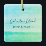 De Cerâmica Ornamento da Ilha Galveston<br><div class="desc">A linda cor d'água do ombre lacrimogêneo destaca as coordenadas de longitude e latitude da ilha Galveston,  Texas.</div>