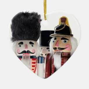 De Cerâmica ornamento do coração dos nutcrackers