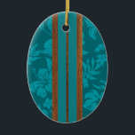 De Cerâmica Ornamento do surfboard Sunset Beach Vintage<br><div class="desc">Localizado na costa norte de Oahu, no Havaí, Sunset Beach é conhecida por sua história com famosos surfistas de anos 50 e sessenta. Estes surfistas e modeladores inspiraram-nos a design deste ornamento. Combinamos listras de madeira koa e painéis impressos de flores de hibisco. Para o Natal, a nossa saudação é...</div>