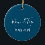 De Cerâmica Ornamento Round Top Texas<br><div class="desc">Round Top,  uma cidade de 90 anos,  torna-se um sonho comprado duas vezes por ano quando vendedores de todo o mundo se preparam para vender seus produtos.   As cores são personalizáveis.</div>