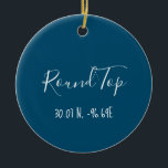 De Cerâmica Ornamento Round Top Texas<br><div class="desc">Round Top,  uma cidade de 90 anos,  torna-se um sonho comprado duas vezes por ano quando vendedores de todo o mundo se preparam para vender seus produtos.   As cores são personalizáveis.</div>