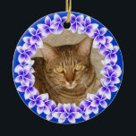 De Cerâmica Ornamento tropical da foto dos leus do Plumeria<br><div class="desc">As flores tropicais bonitas compo esta leus florais ilustrados que cerca uma imagem da sua amada! Personalize a parte dianteira transferindo arquivos pela rede sua própria foto especial e a parte traseira com seu cumprimento especial. Nós sugerimos Hau'oli Hanukaha que é Hawai'ian para Hanukkah feliz! Mas estes são igualmente grande...</div>