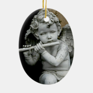 De Cerâmica Querubim oval do ornamento que joga sua flauta