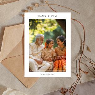 De Festividades Cartão com fotos da família Dewali moderna e feliz