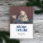 De Festividades Cartão com fotos Shine Bright Hanukkah Azul<br><div class="desc">Esta divertida placa Hanukkah apresenta as palavras brilhando em letras multicoloridas com espaço para uma foto de solteiro. A parte de trás tem um padrão de stripe correspondente.</div>