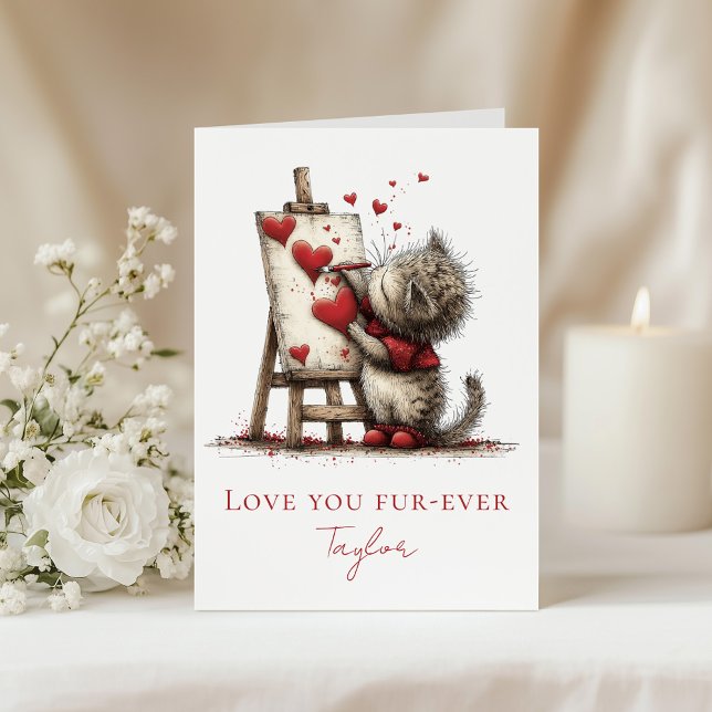 De Festividades Cartão do Dia dos Namorados com Gato Fofinho – Amo (Cute Cat Valentine’s Day Card – Love You Fur-ever on a table with white flowers and a candle.)