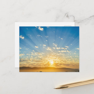 De Festividades Cartão Postal do Nascer do Sol Dourado Sobre o Hor
