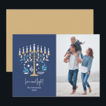 De Festividades Hanukkah Love & Light Floral Menorah Cartão com fo<br><div class="desc">Hanukkah Love & Light Floral Menorah Cartão com fotos. Personalize o texto personalizado acima. Você pode encontrar itens de coordenação adicionais na nossa coleção "Floral Hanukkah Menorah e Dreidel".</div>
