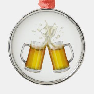 De Metal Duas canecas com cerveja leve. ornamento metálico