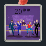 De Metal Ornamento retro do bar alegre<br><div class="desc">Este design retro customizável do ornamento do bar alegre é roxo, kitschy, e totalmente fabuloso! Sentando-se nos barstools modernos do meio século, bebendo seu divertimento, as bebidas cor-de-rosa, estes cavalheiros dapper estão tendo tempo de um ol alegre'. O barman hunky com um bowtie cor-de-rosa já está derramando a seguinte rodada....</div>