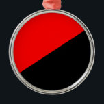 De Metal Sinalizador Anarquista (Anarquismo) Ornamento Cerâ<br><div class="desc">Este design apresenta a bandeira vermelha e negra do anarquismo. Louise Michel, que participou do Comune de Paris de 1871, disse: "A faixa vermelha, que sempre defendeu a liberdade, assusta os carrascos porque é tão vermelha com nosso sangue... Aquelas faixas vermelhas e negras acenam sobre nós lamentando nosso morto e...</div>