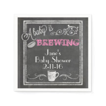 Bebê está criando guardanapo (garota)