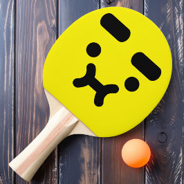 De Ping Pong Rosto Amarelo Confuso e Emburrado com uma Raquete 