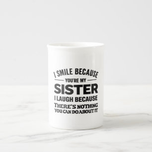 De Porcelana Caneca Divertida para Irmã – “Sorrio Porque Você É