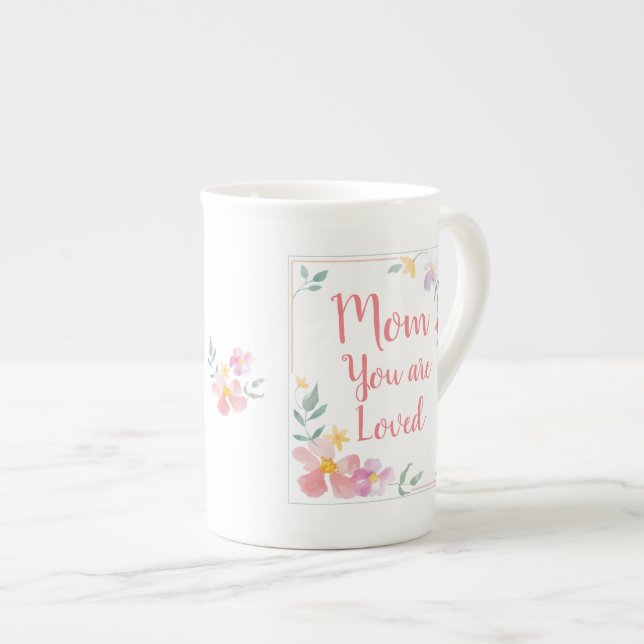 De Porcelana Mamã você (customizável) é amado, caneca floral do (Frente Esquerda)