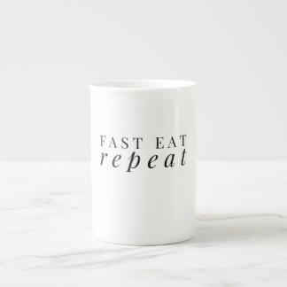 De Porcelana Rápido coma a caneca do clássico da repetição