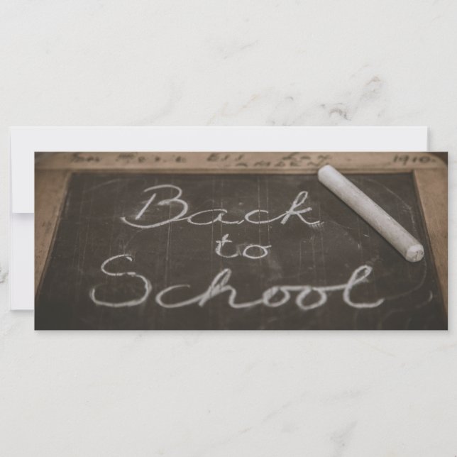 De volta à escola numa ardósia escolar antiga (Frente)
