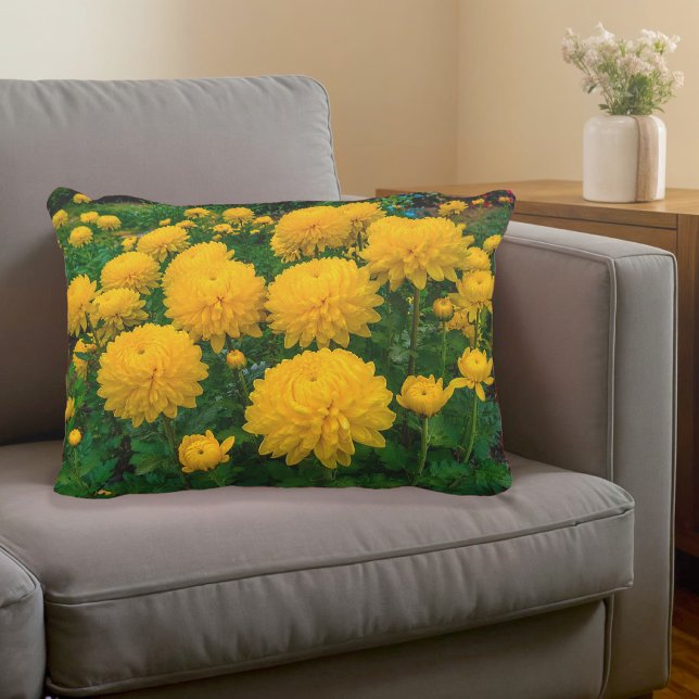 Decorativa Almofada de Acento de Crisântemos Amarelos (Accent pillow with yellow chrysanthemums)