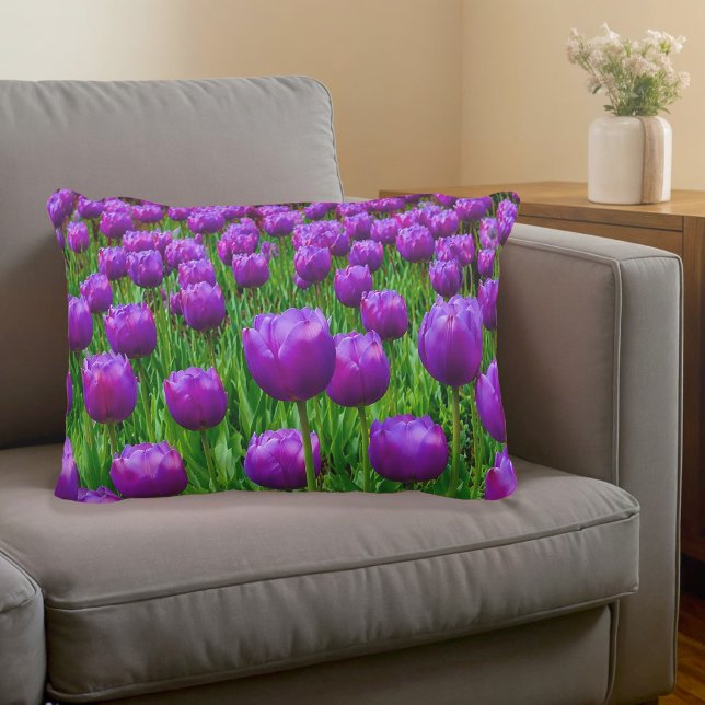 Decorativa Almofada de acento de tulipas roxas (Accent pillow with purple tulips)