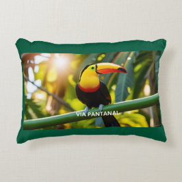 Decorativa Almofada Dimensões: 30.48 cm x 40.64 cm Tucano