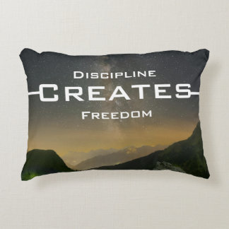 Decorativa Disciplina Cria Liberdade – Almofada de Acabamento