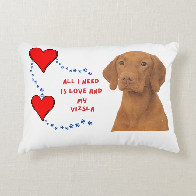 Decorativa Tudo que Eu Preciso É Amor & Meu Vizsla – Almofada (Frente)