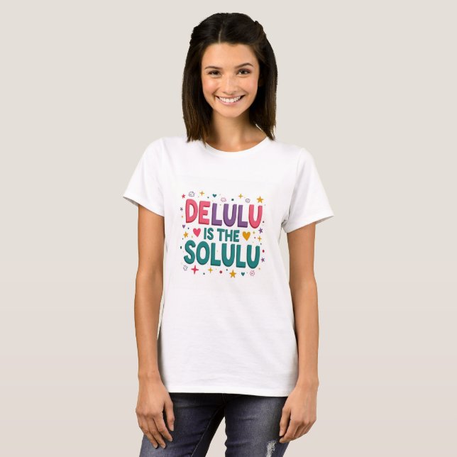 Delulu É Uma Camiseta De Trendy Engraçada Por Solu (Frente Completa)