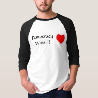 Democracia ganha camisa raglan