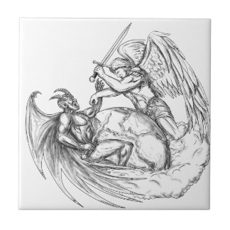 Demónio de combate do anjo sobre o tatuagem do
