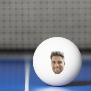 Design de Bola de Ping Pong Branca com Rosto Engra