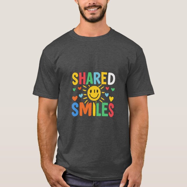 Design de Camisa T de Sorriso Compartilhado - Expr (Frente)