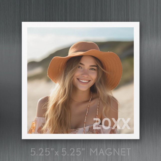 Design de Foto Minimalista com Ímã do Ano (Square Refrigerator Magnet Card)