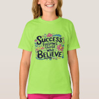 design de moda caminhando e camiseta de bondade