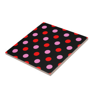 Design de Pontos Pretos e Rosa em Preto