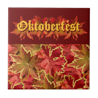 Design de texto de Oktoberfest com folhas de