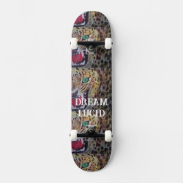 DESIGN DO SKATEBOARD PELO ARTISTA PAULA REILLY.